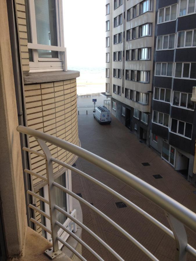 Centraal Gelegen App Met Lateraal Zeezicht Ostend Luaran gambar